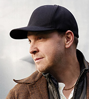 Gavin DeGraw headshot