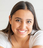 Hailey Fernandes headshot